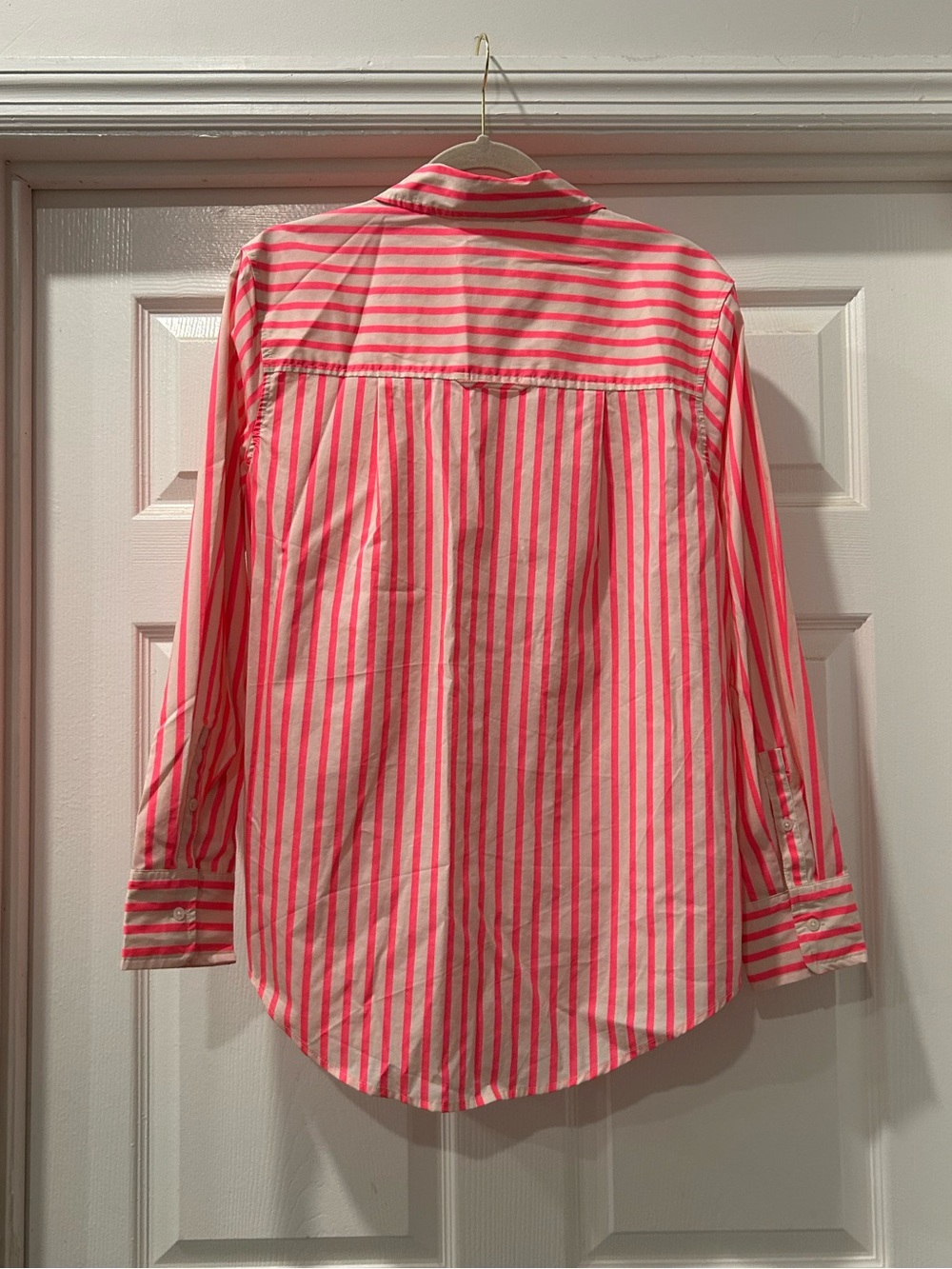 🚫 SOLD 🚫 A New Day Striped Neon Pink/Coral Collared Button Front Top Size Medium - Picture 2 of 7